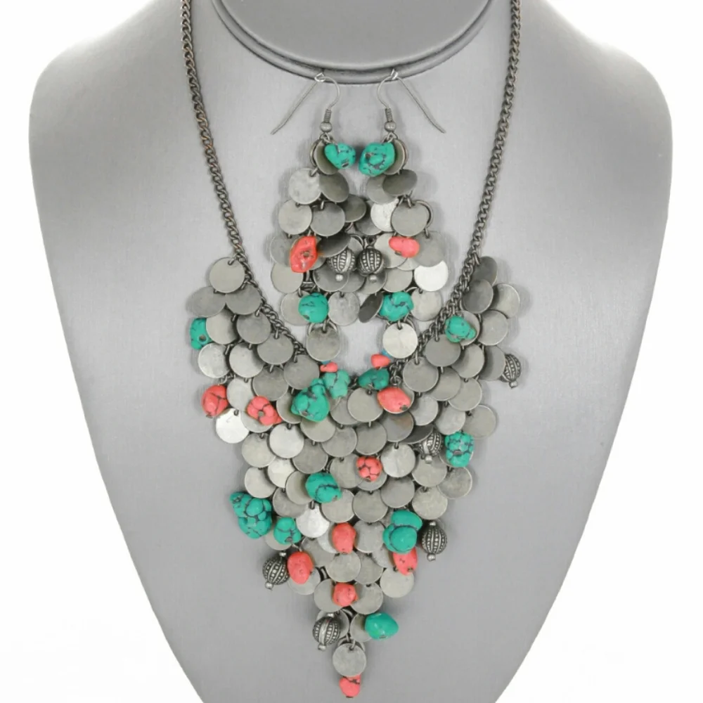 Bib necklace set